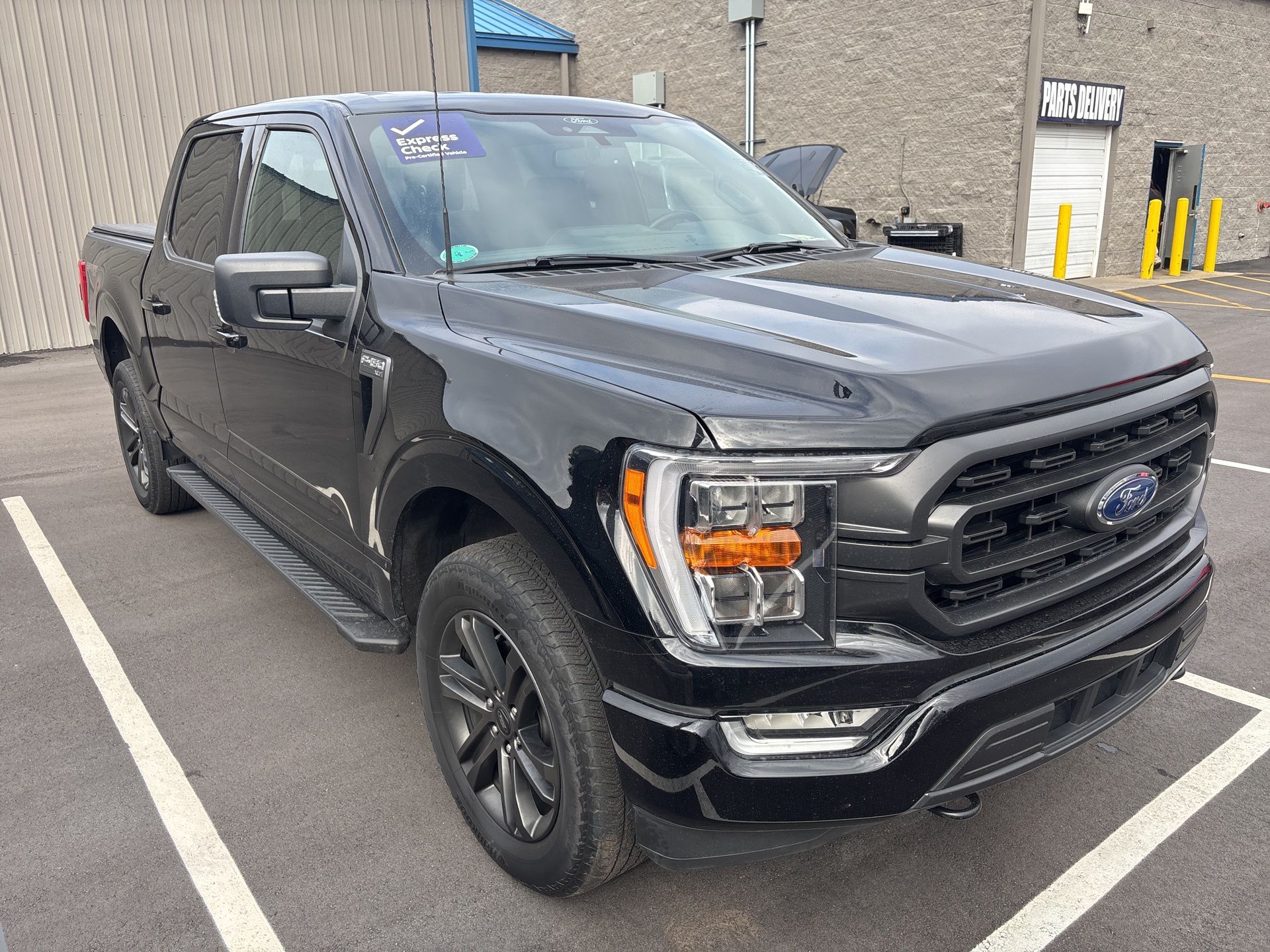 2022 Ford F-150 XLT photo 2