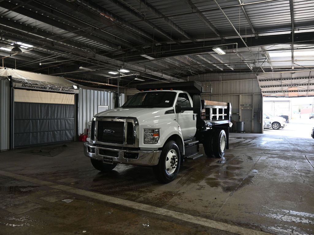 2025 Ford F-650 Base photo 5