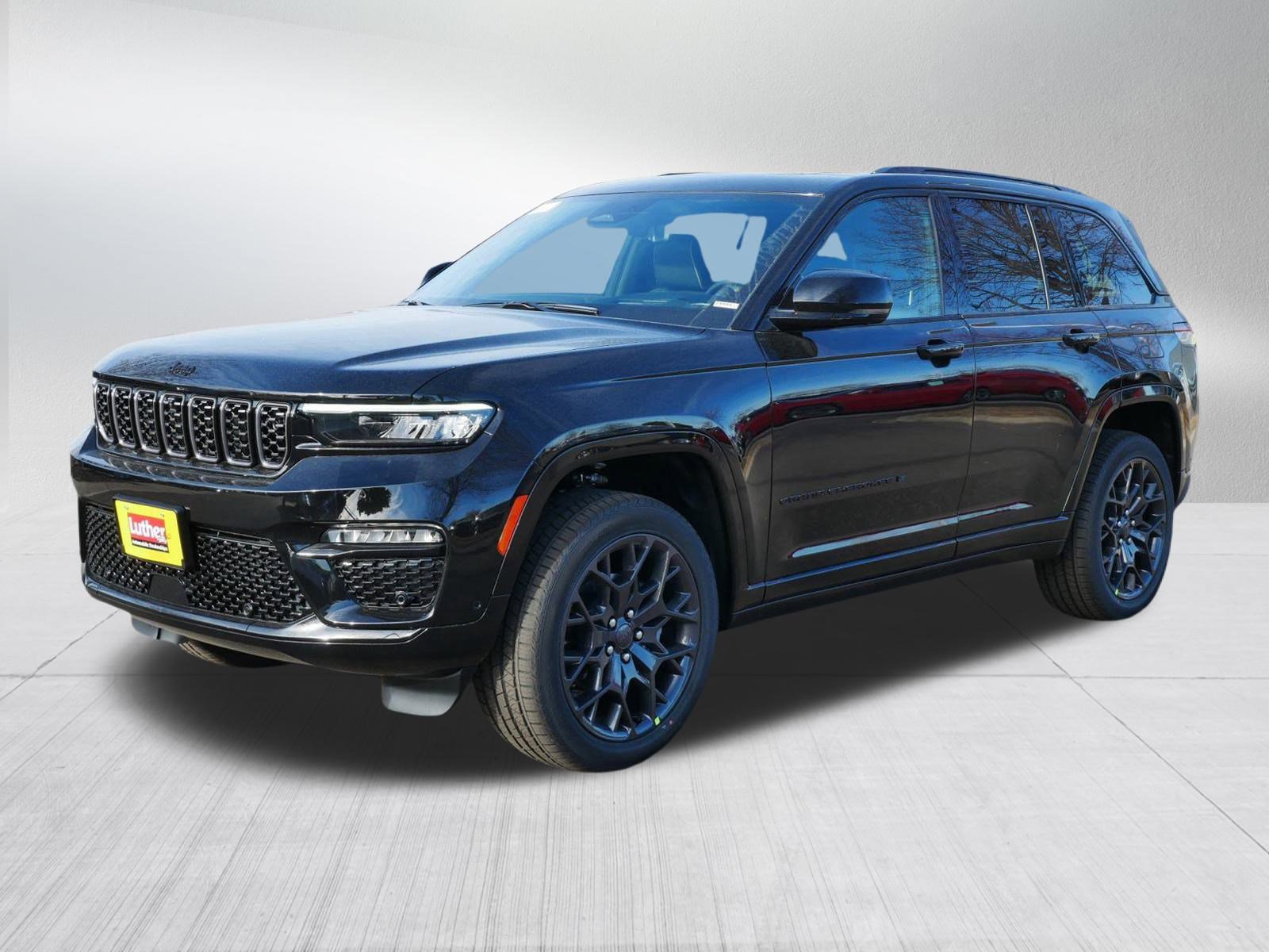 2025 Jeep Grand Cherokee Summit photo 3