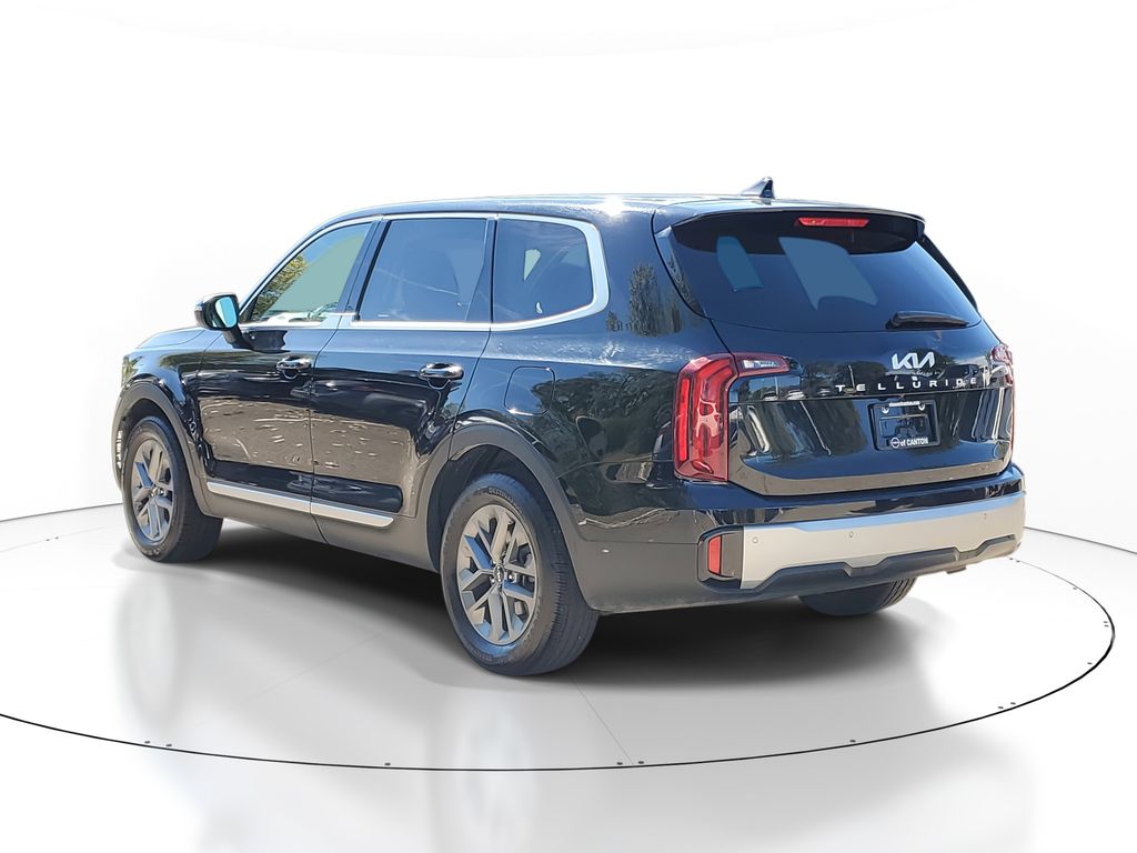 2024 Kia Telluride LX photo 3
