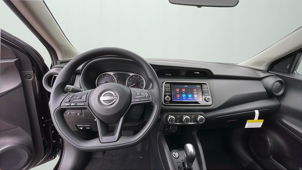 2025 Nissan Kicks Play S photo 9