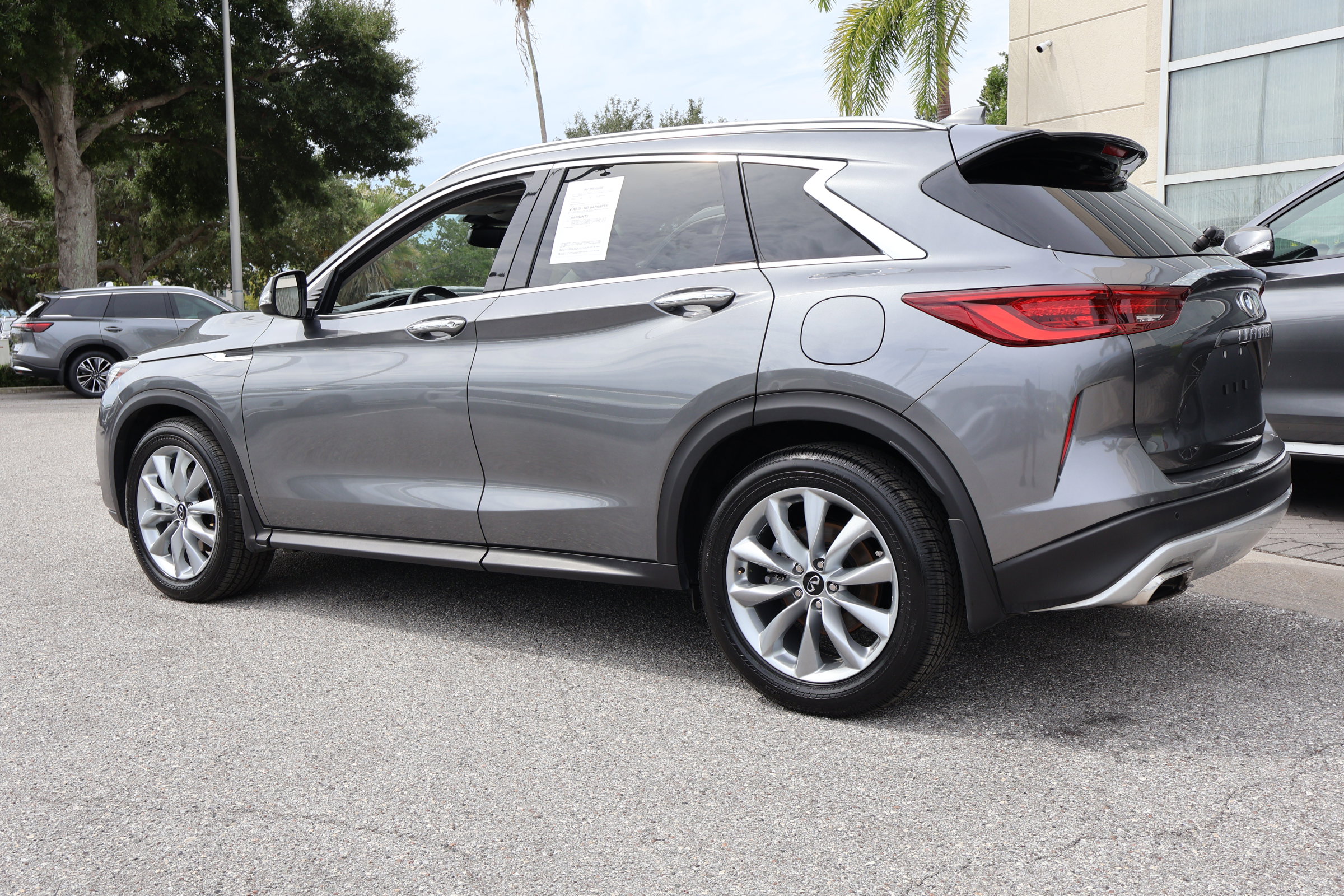 2022 Infiniti QX50 Luxe photo 2