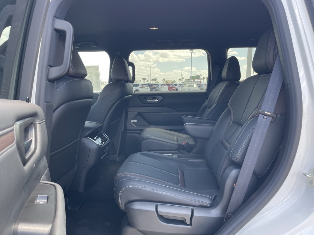 2025 Nissan Armada SL photo 15