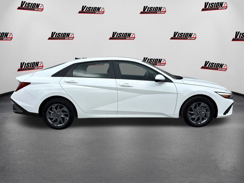 2025 Hyundai Elantra Hybrid Blue photo 4