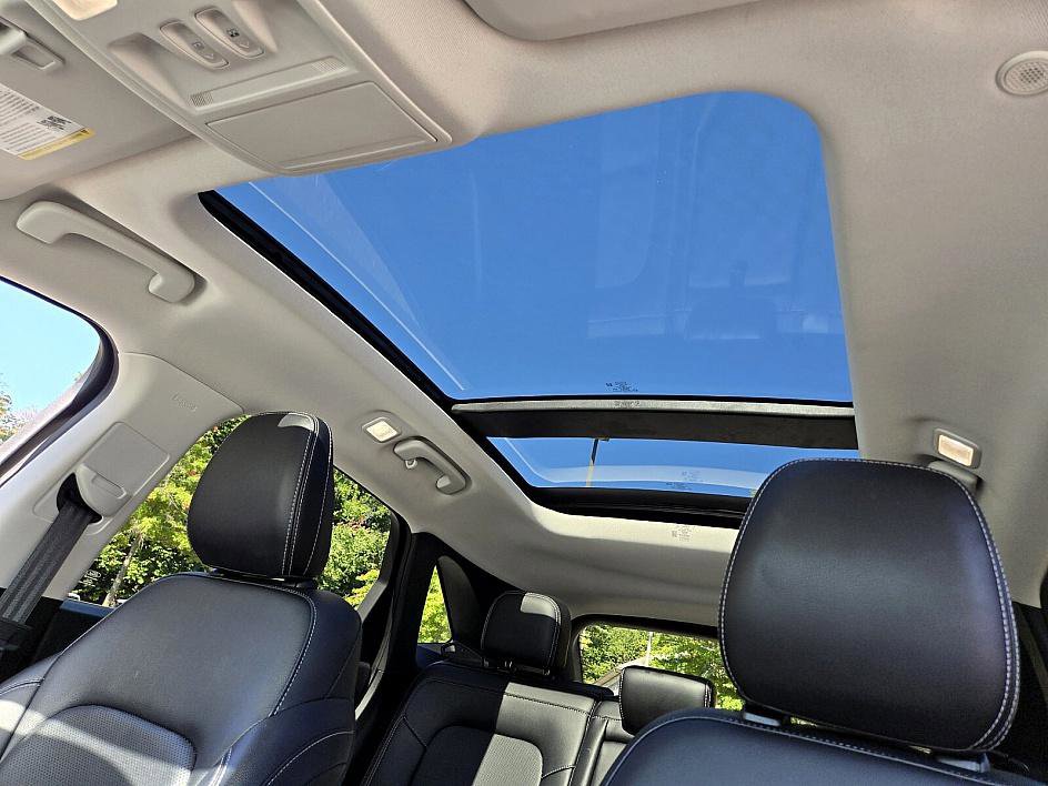 2022 Ford Escape SEL photo 8