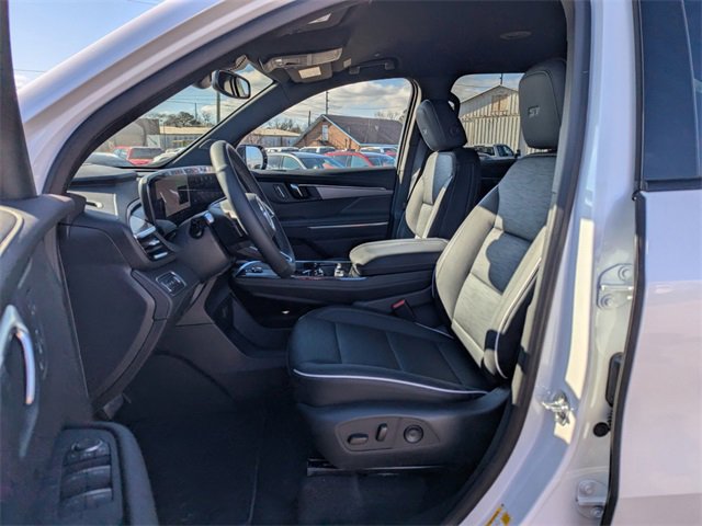 2025 Buick Enclave Sport Touring photo 2