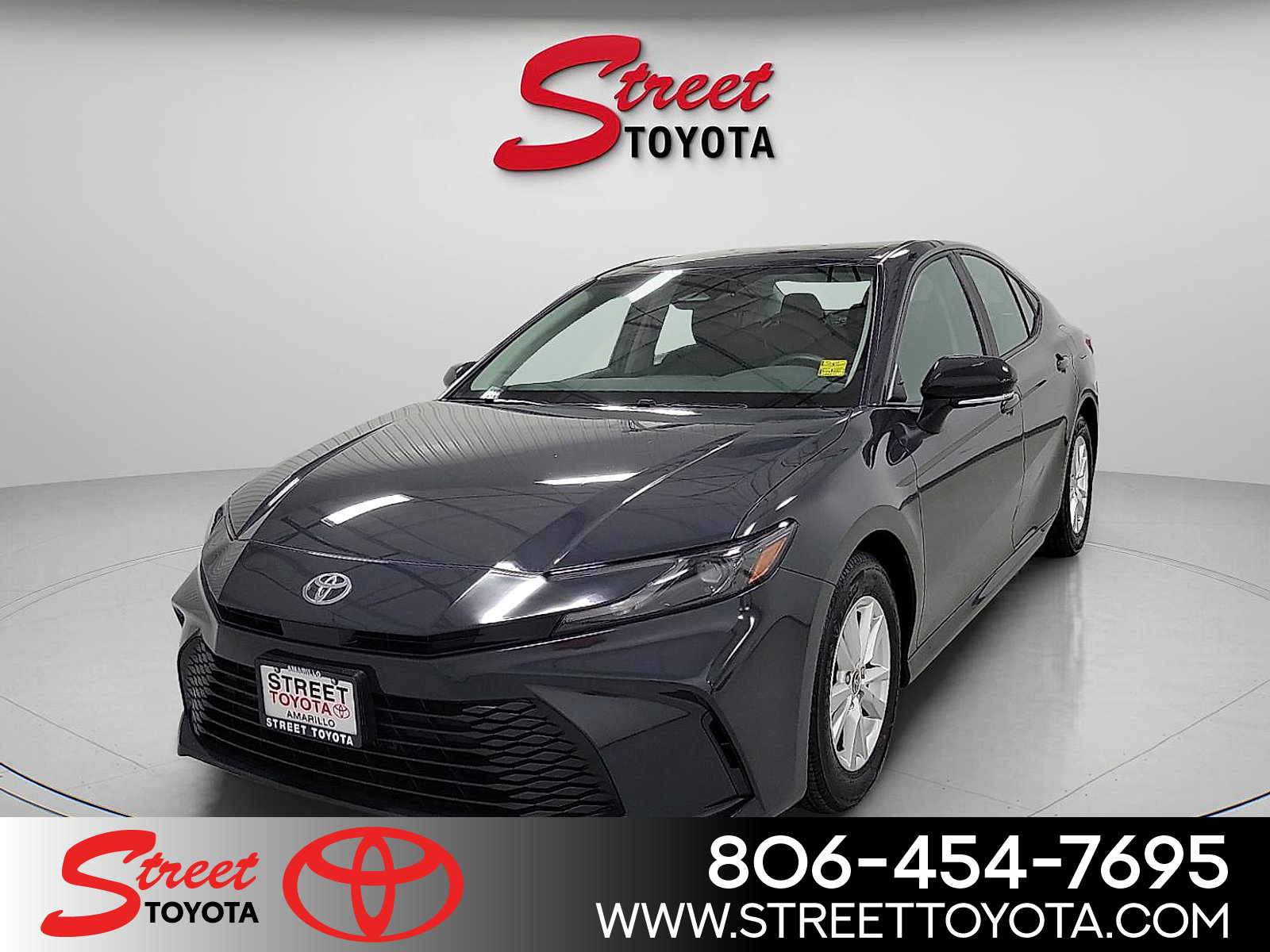 2025 Toyota Camry LE's photo