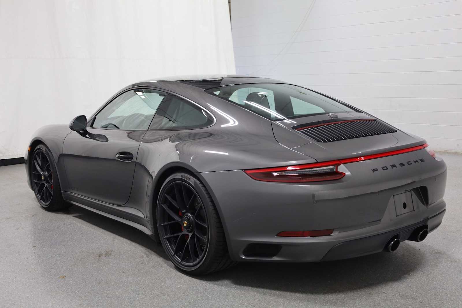 2019 Porsche 911 GTS photo 3