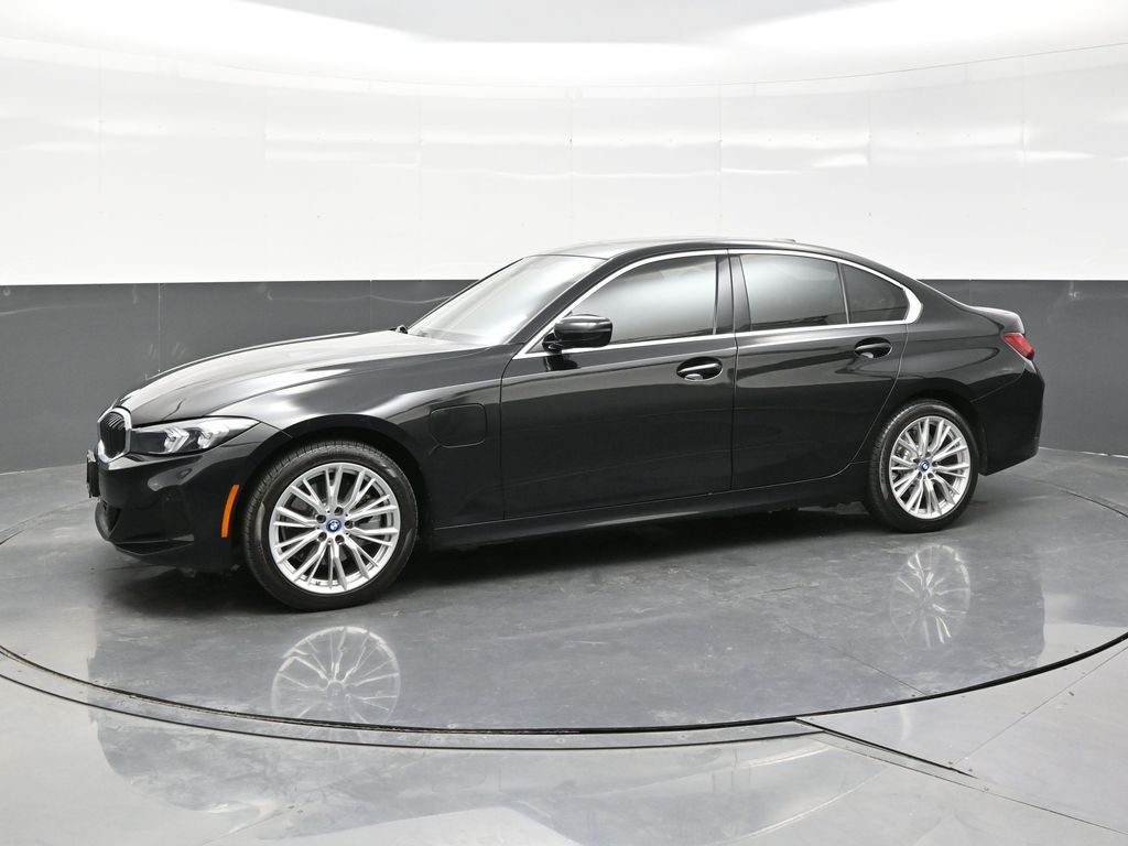 2024 Bmw 330e xDrive photo 2