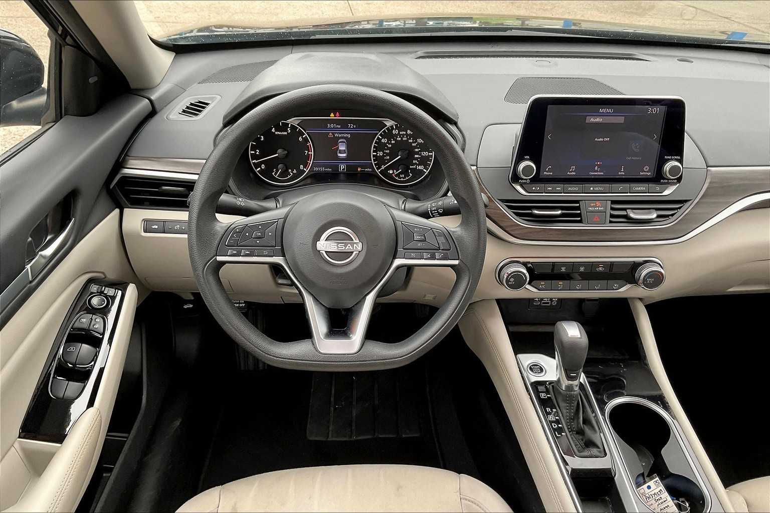 2023 Nissan Altima 2.5 SV photo 4