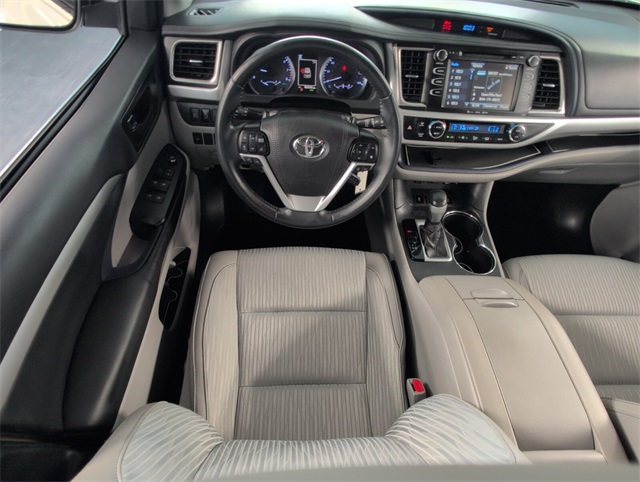2019 Toyota Highlander LE Plus photo 7