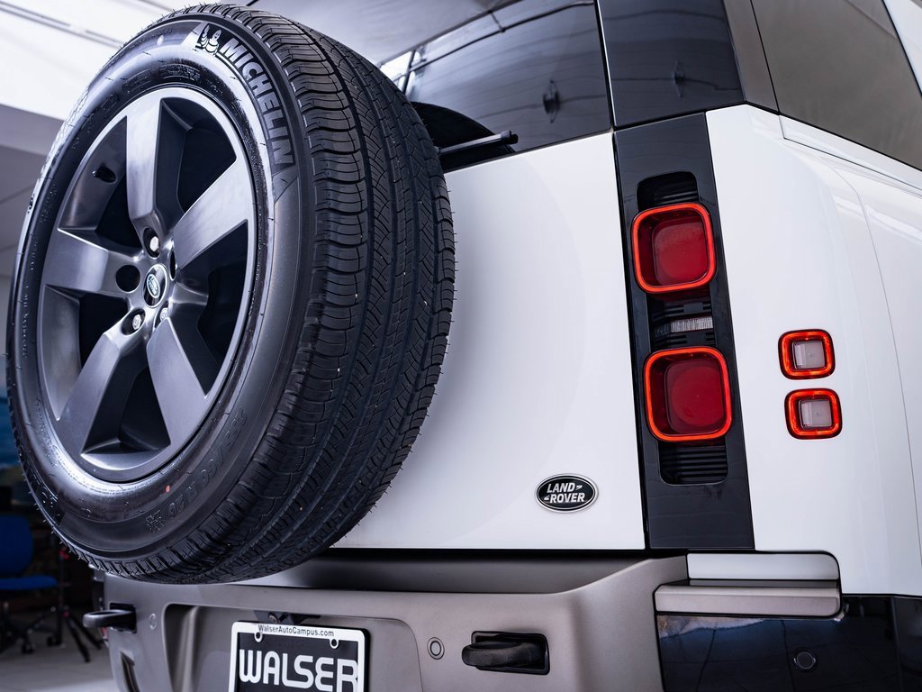 2021 Land Rover Defender 110 X-Dynamic HSE photo 9