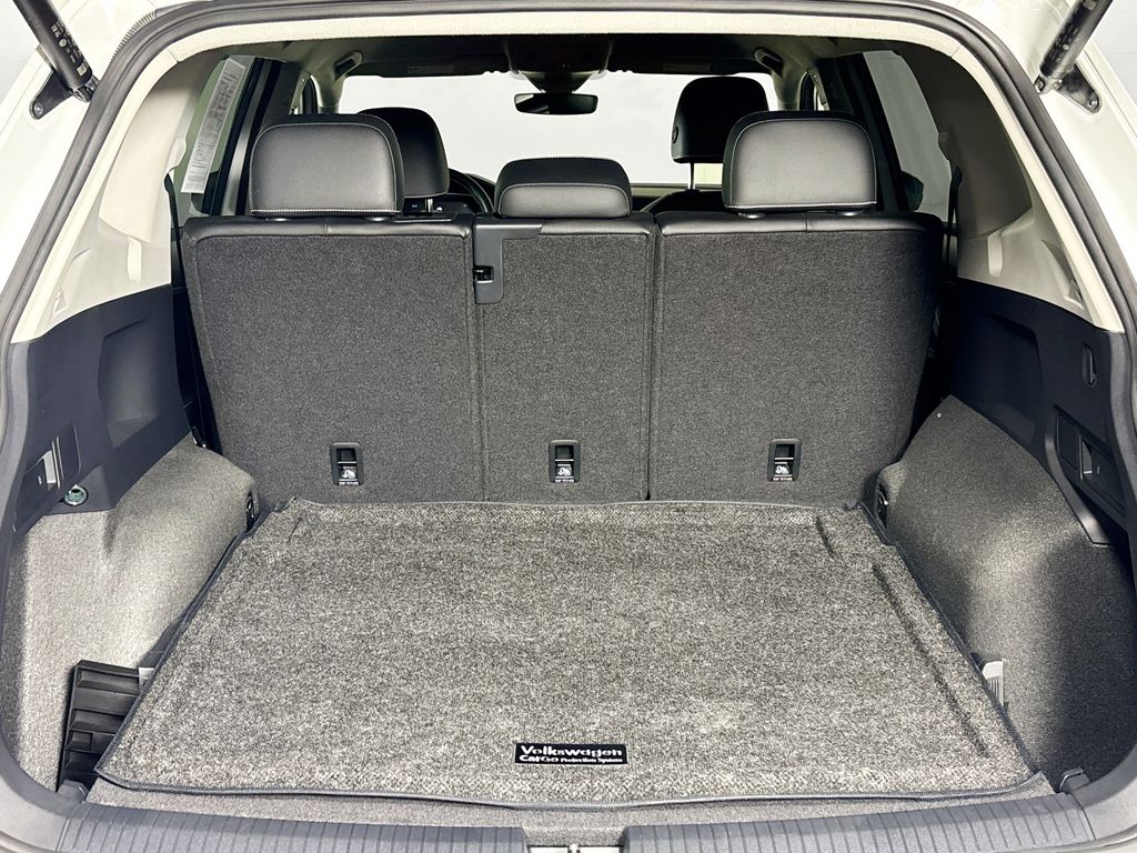 2024 Volkswagen Tiguan SE Wolfsburg Edition photo 17