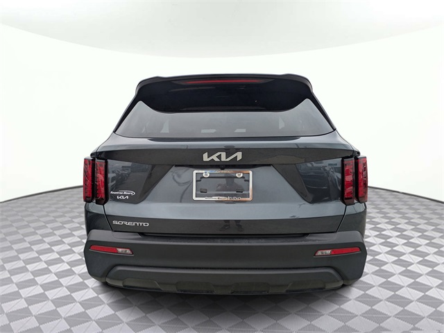 2023 Kia Sorento LX photo 4