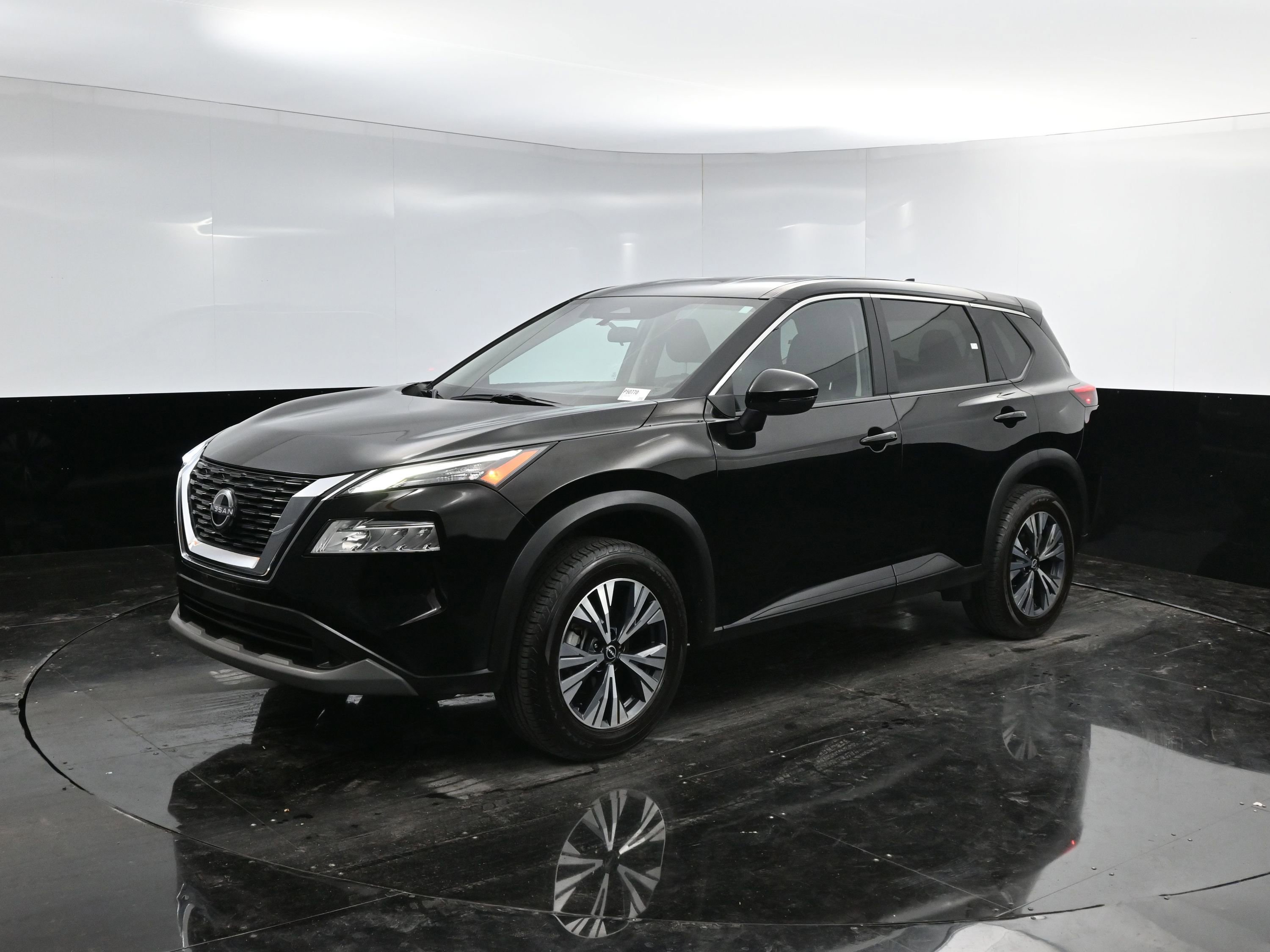 2022 Nissan Rogue SV photo 2