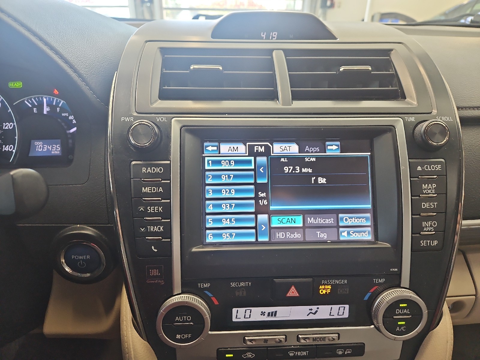 Used 2013 WHITE Toyota XLE image 11