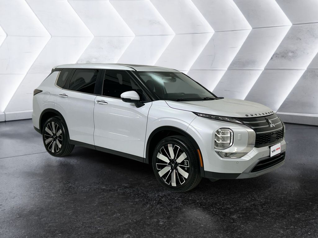 2025 Mitsubishi Outlander SE's photo