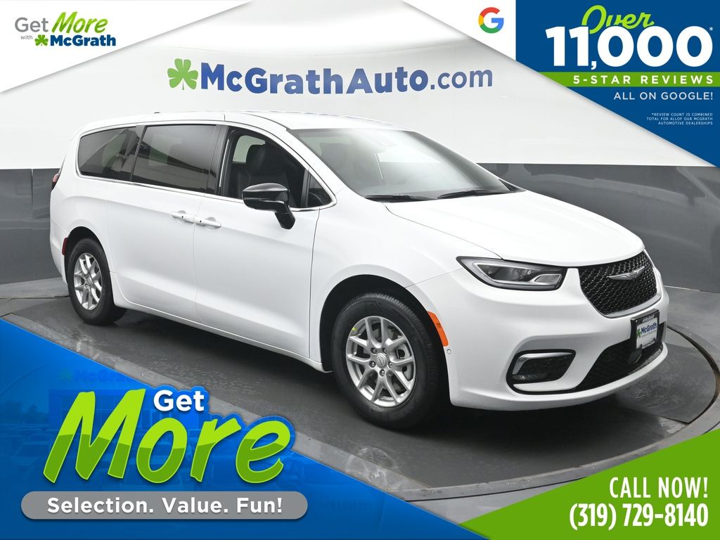 2026 Chrysler Pacifica Select's photo