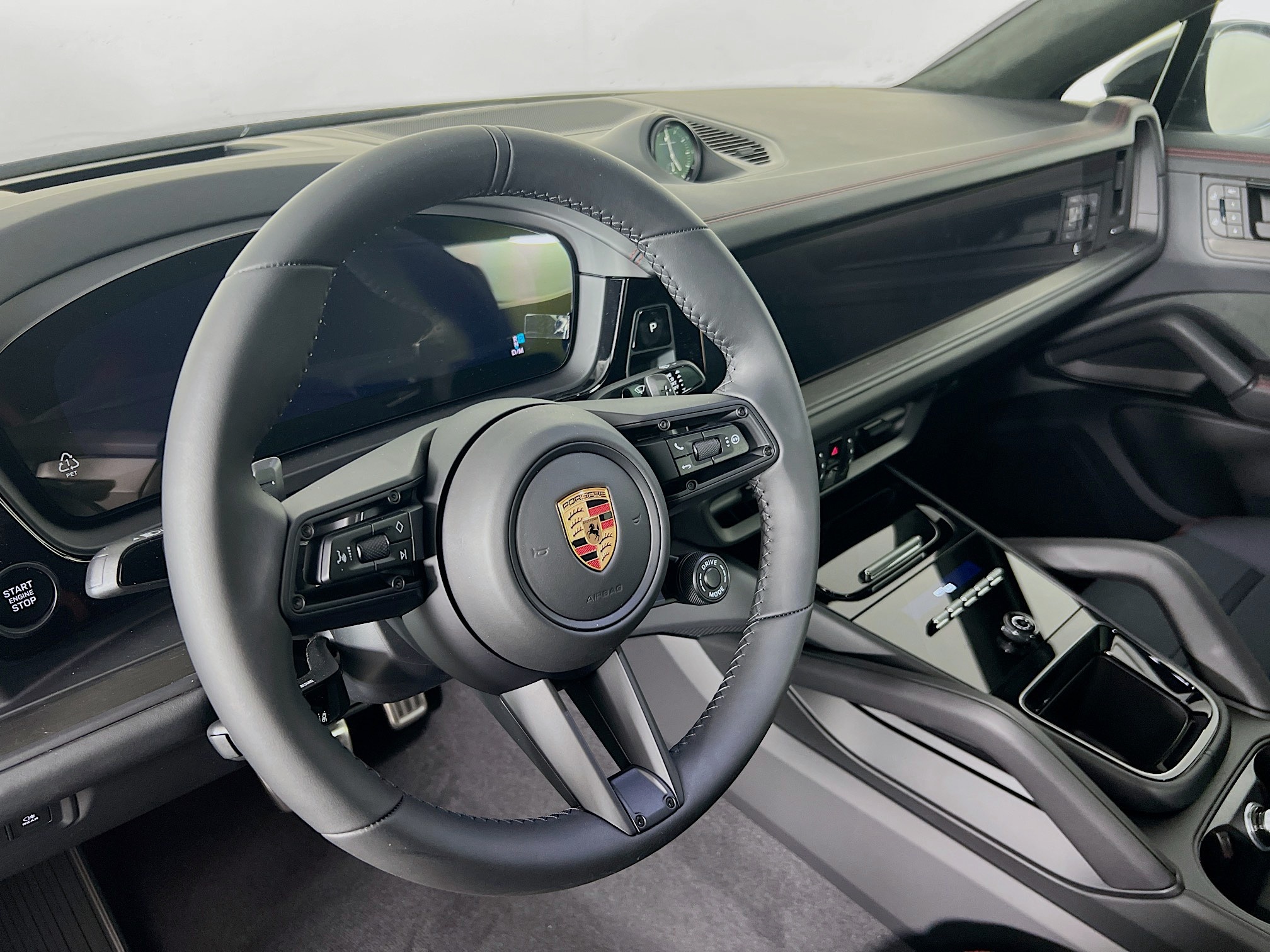 2025 Porsche Cayenne GTS Coupe photo 4