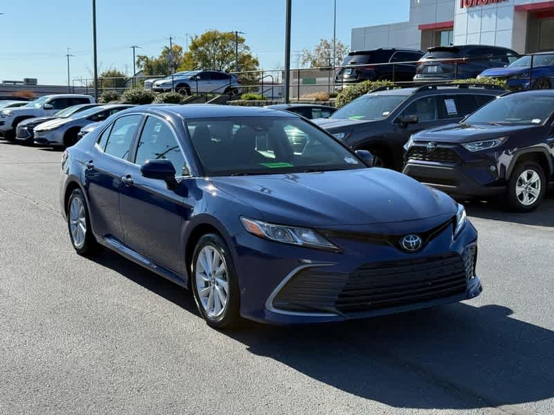 2023 Toyota Camry LE's photo