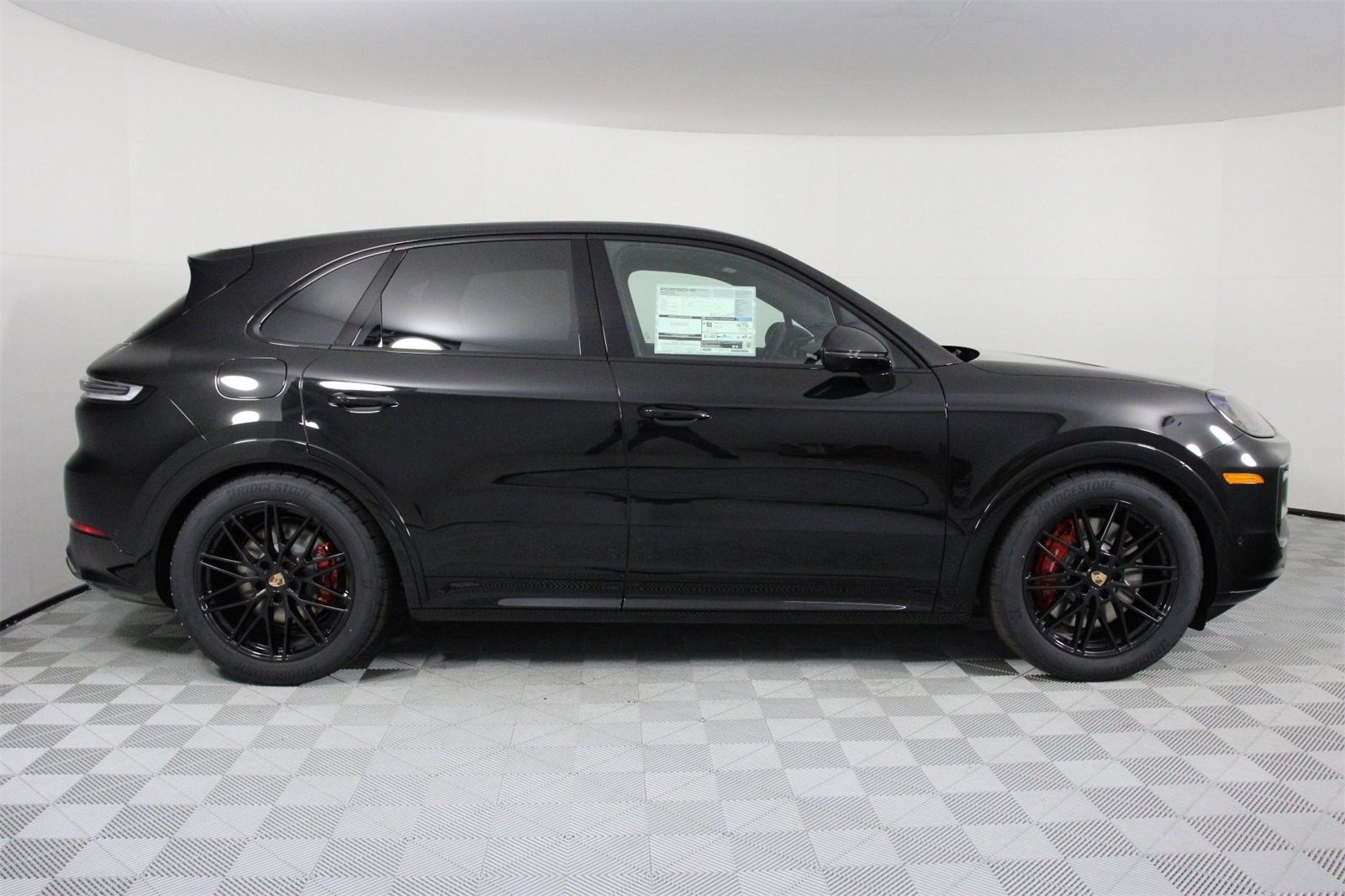 2026 Porsche Cayenne GTS photo 8