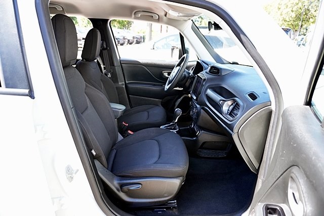 2023 Jeep Renegade Latitude Upland photo 10