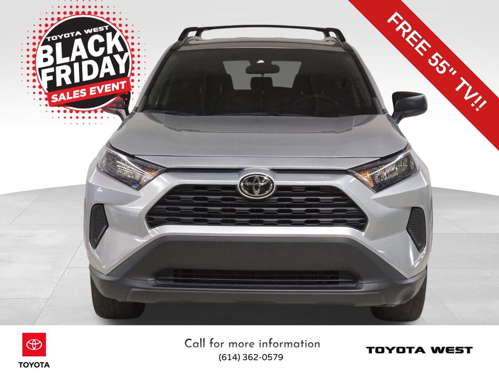 2021 Toyota RAV4 LE photo 3