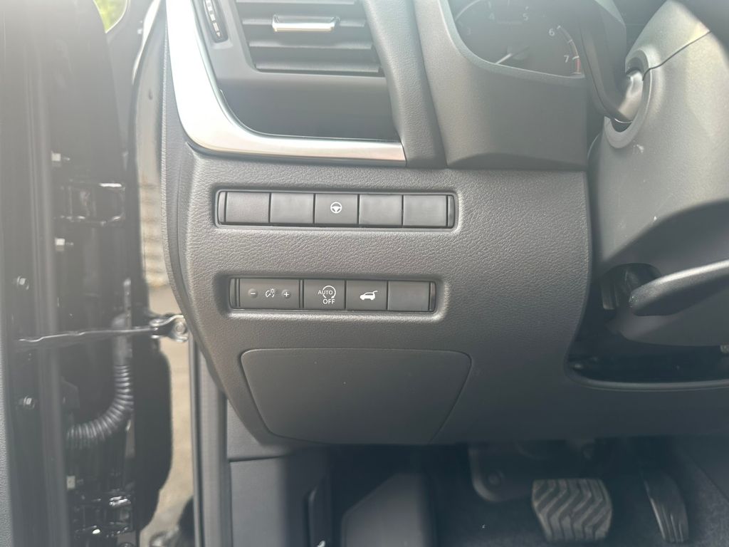 2026 Nissan Rogue SV photo 15