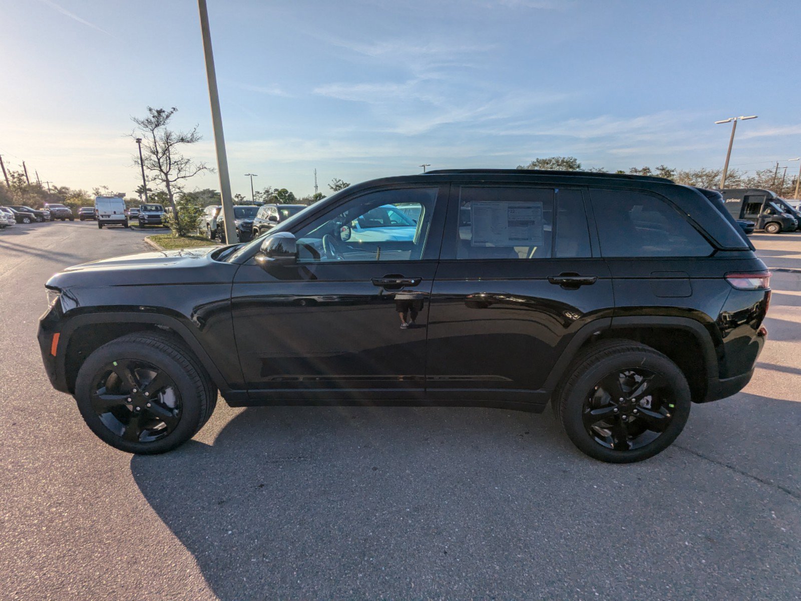 2025 Jeep Grand Cherokee Limited photo 8