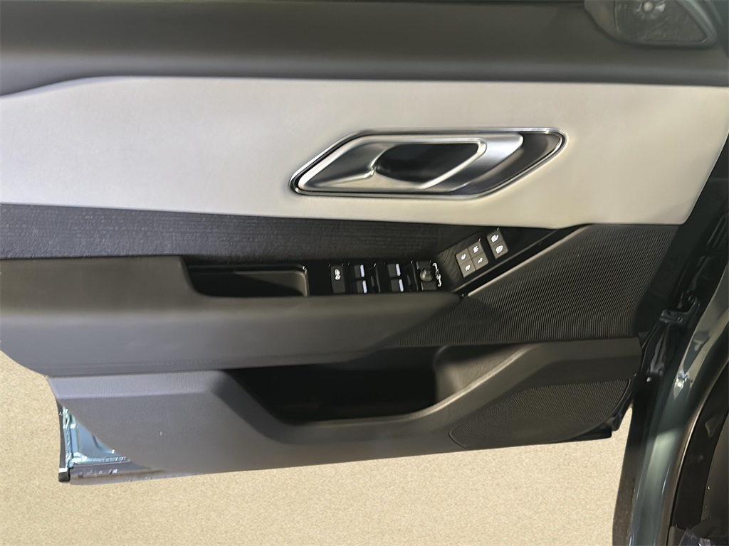 2026 Land Rover Range Rover Velar SE photo 25