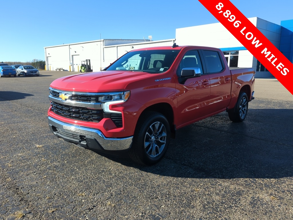 2024 Chevrolet Silverado 1500 LT photo 2