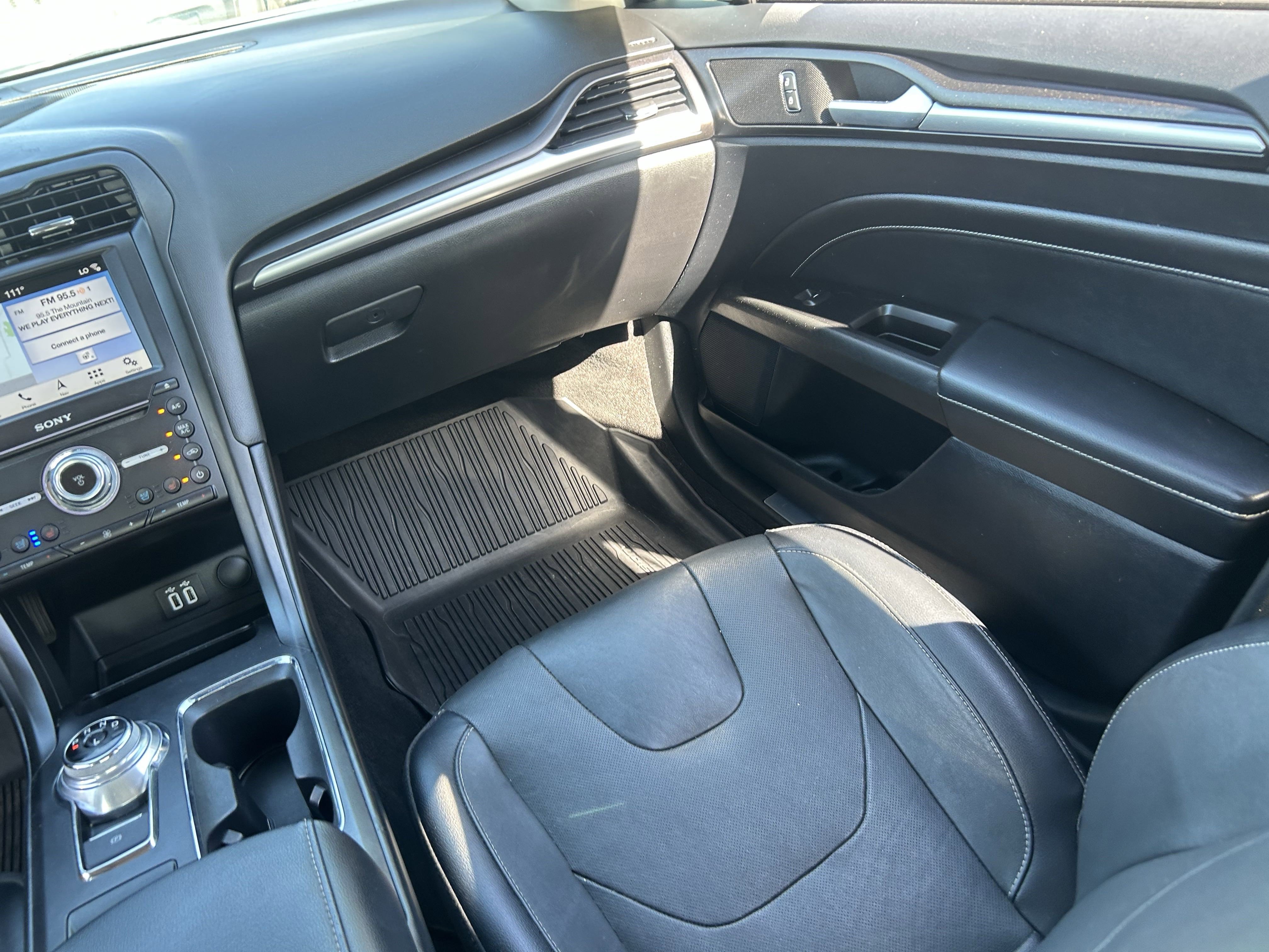 2019 Ford Fusion Energi Titanium photo 4