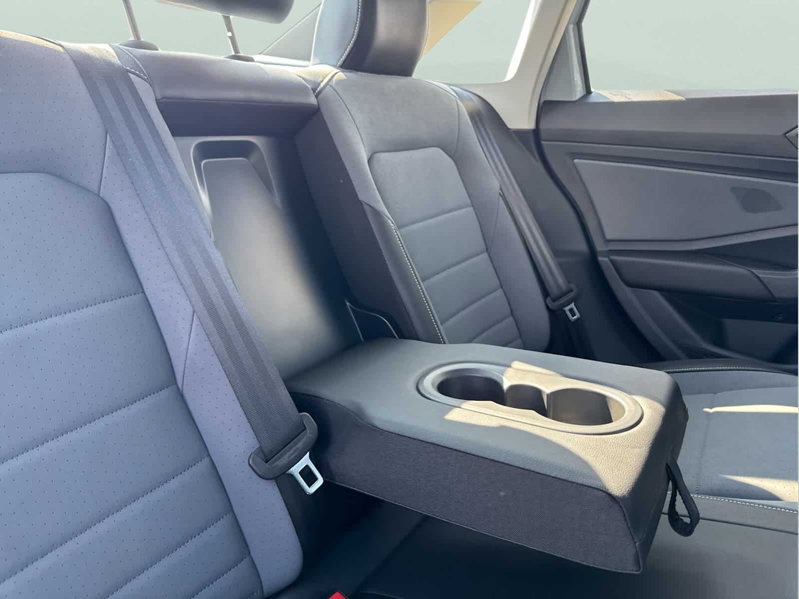 2025 Volkswagen Jetta SE photo 38