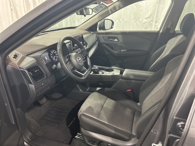 2023 Nissan Rogue SV photo 6