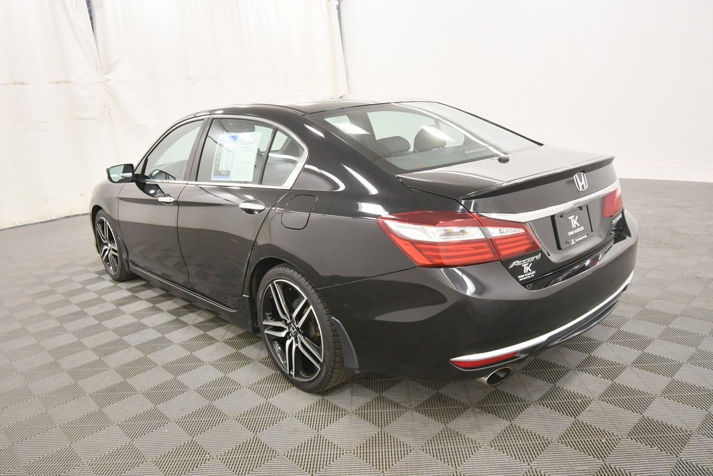 2017 Honda Accord Sport photo 4