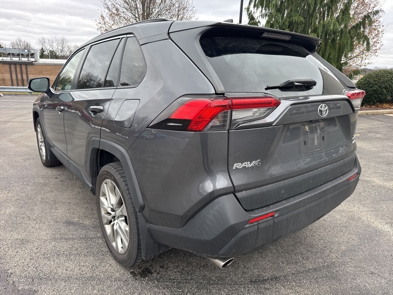 2019 Toyota RAV4 XLE Premium photo 4