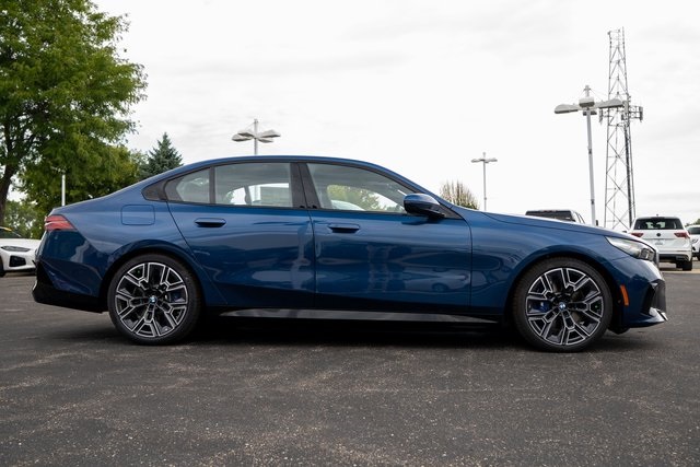 2026 Bmw 550e xDrive photo 2