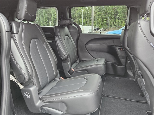 2026 Chrysler Pacifica photo 14