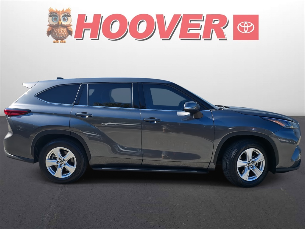 2022 Toyota Highlander L photo 2