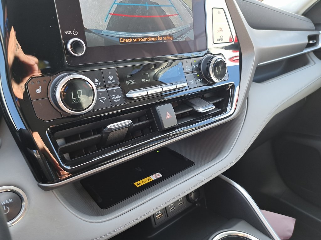 2023 Toyota Highlander Hybrid XLE photo 16
