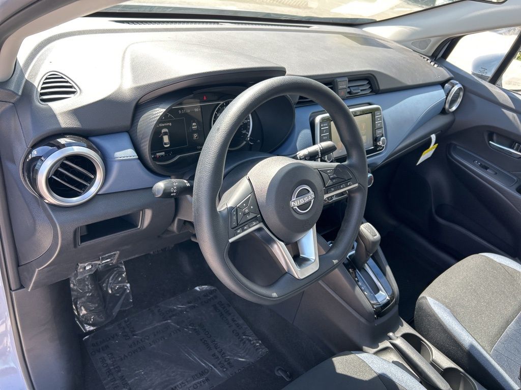 2025 Nissan Versa SV photo 14