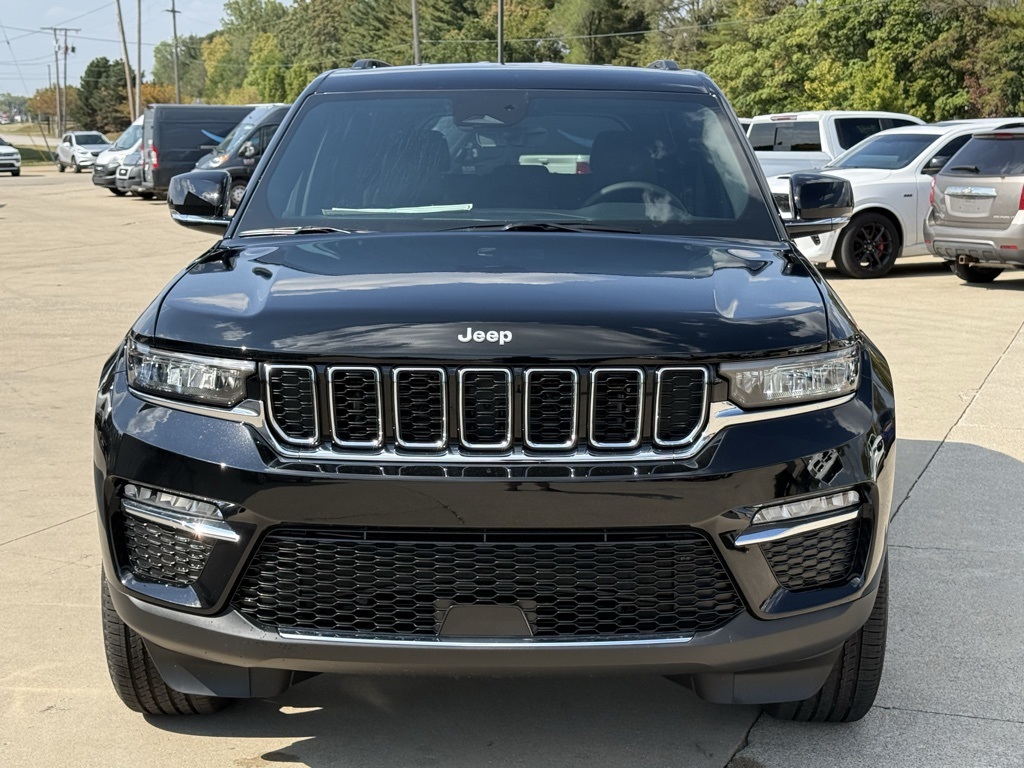 2025 Jeep Grand Cherokee Limited photo 2