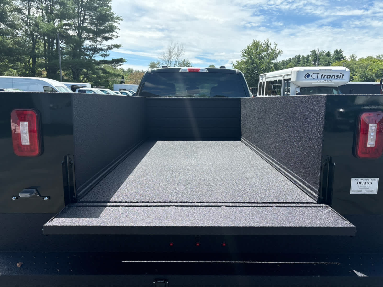 2025 Ford F-350 Super Duty Chassis Cab XLT - Photo 9