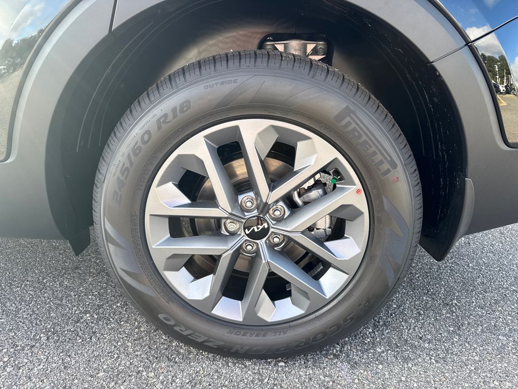2025 Kia Telluride LX photo 18
