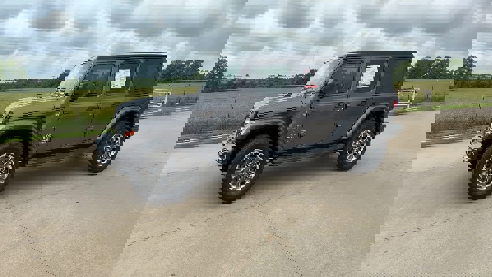 2020 Jeep Wrangler Unlimited Sahara photo 4