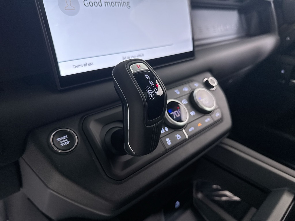 2025 Land Rover Defender 90 X-Dynamic SE photo 17