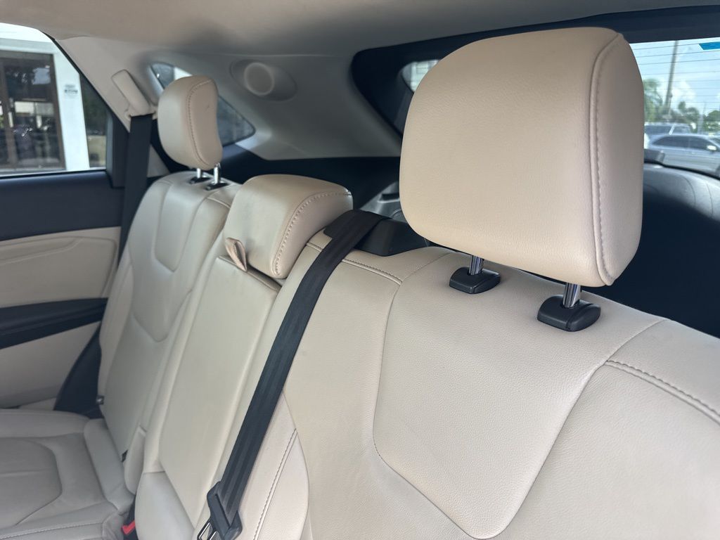 2022 Ford Edge Titanium photo 11