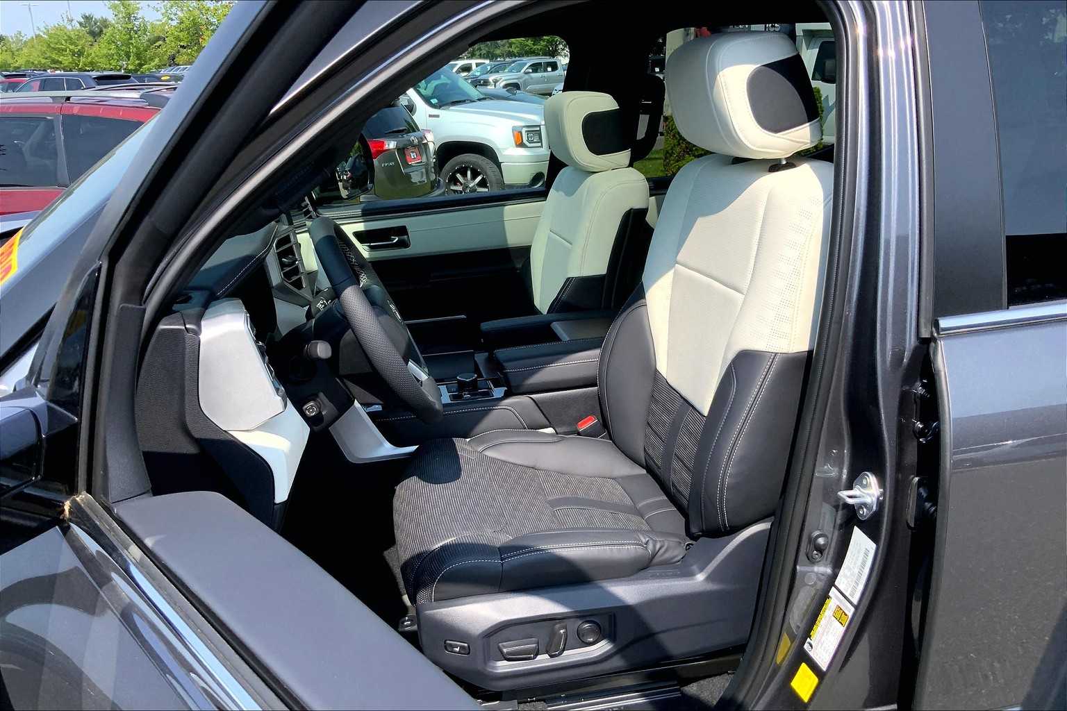 2025 Toyota Tundra CapStone CrewMax photo 8