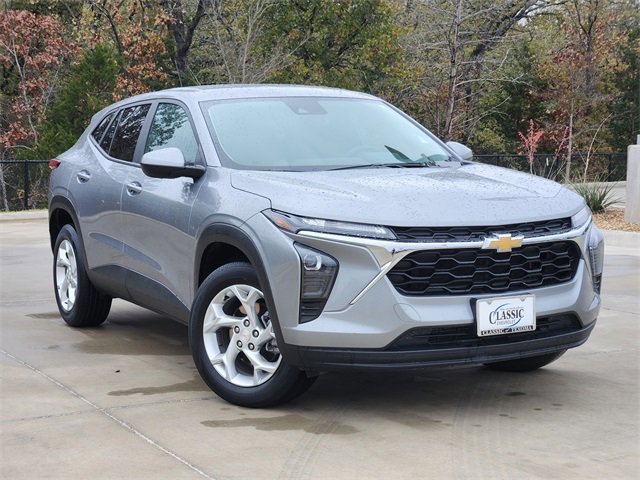 2024 Chevrolet Trax LS's photo
