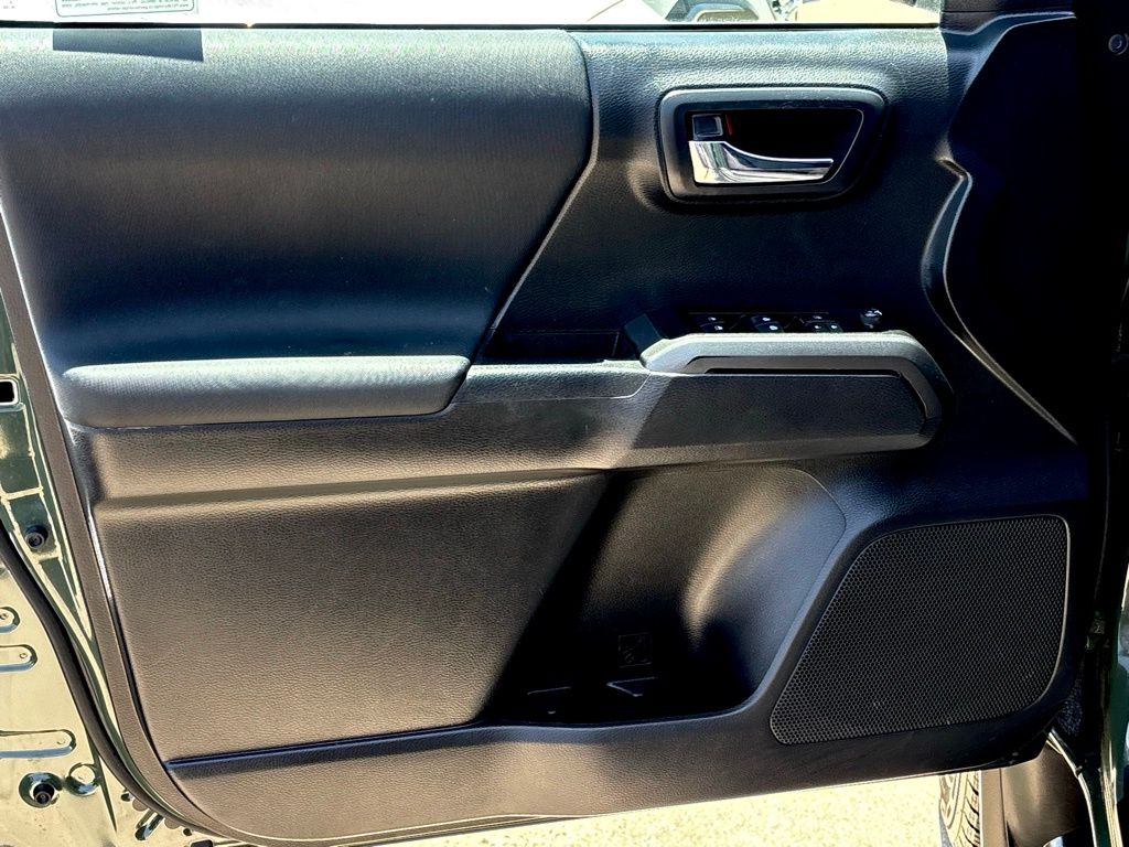 2022 Toyota Tacoma TRD Sport V6 photo 9